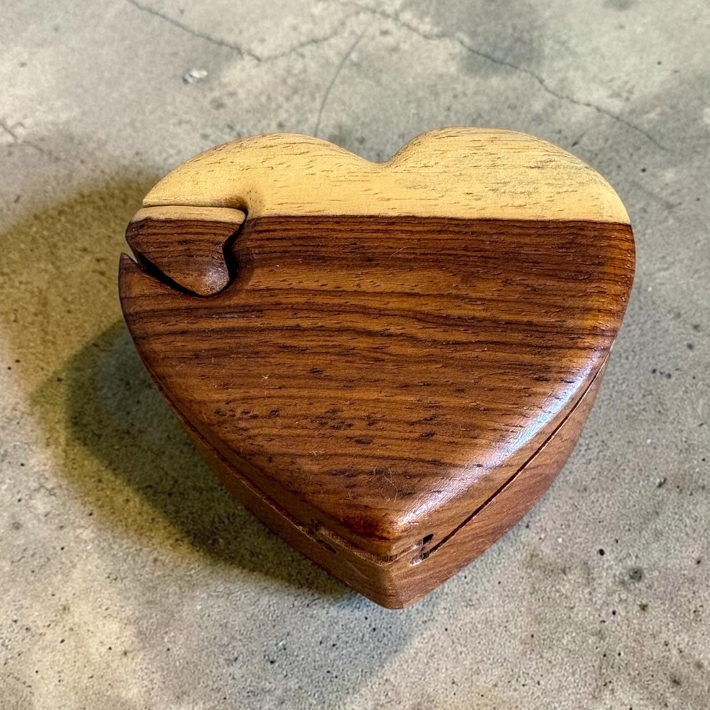 Handmade Two Tone Wood Heart Puzzle Box Secret Trinket Jewelry Case 3.5 Inch‎
